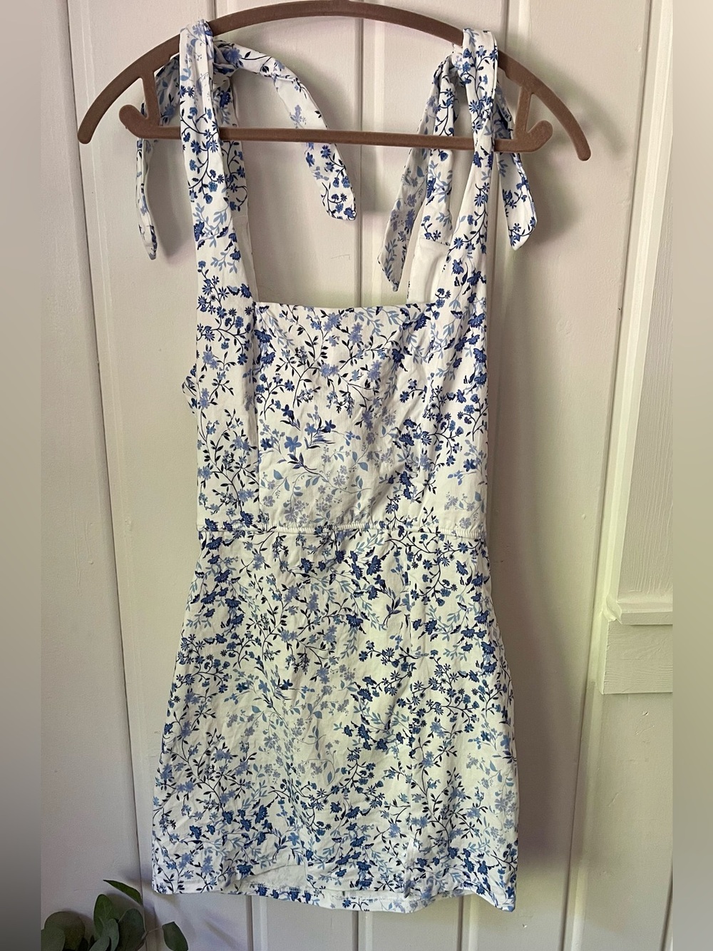 Trixxi form fitting floral mini dress
